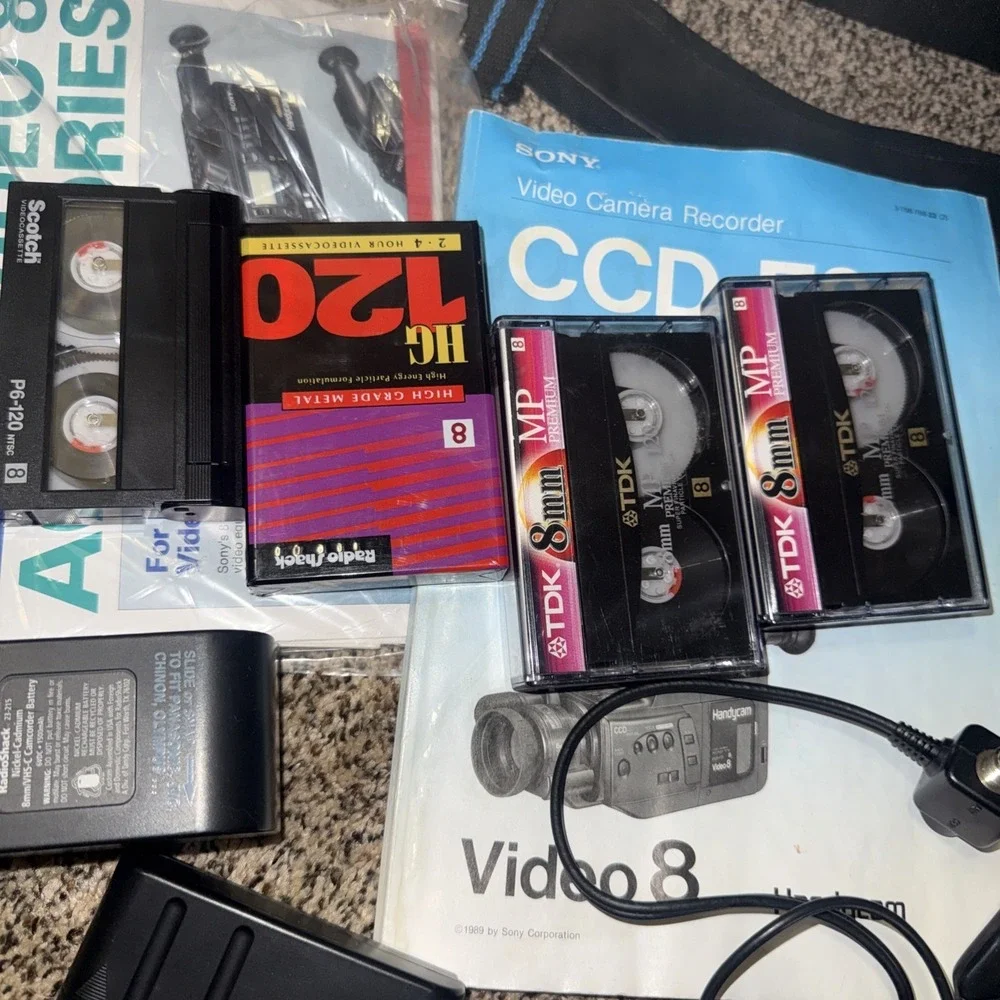 Vintage Sony HandyCam CCD-F35 Video 8 WTH Bag Accessories Parts Only READ